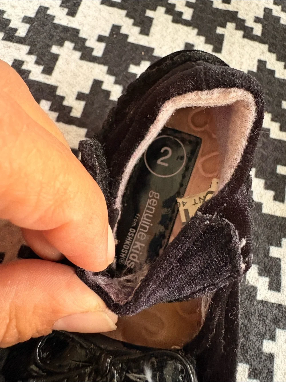 Genuine Kids from OshKosh Black Velvet Baby dress shoes size 2